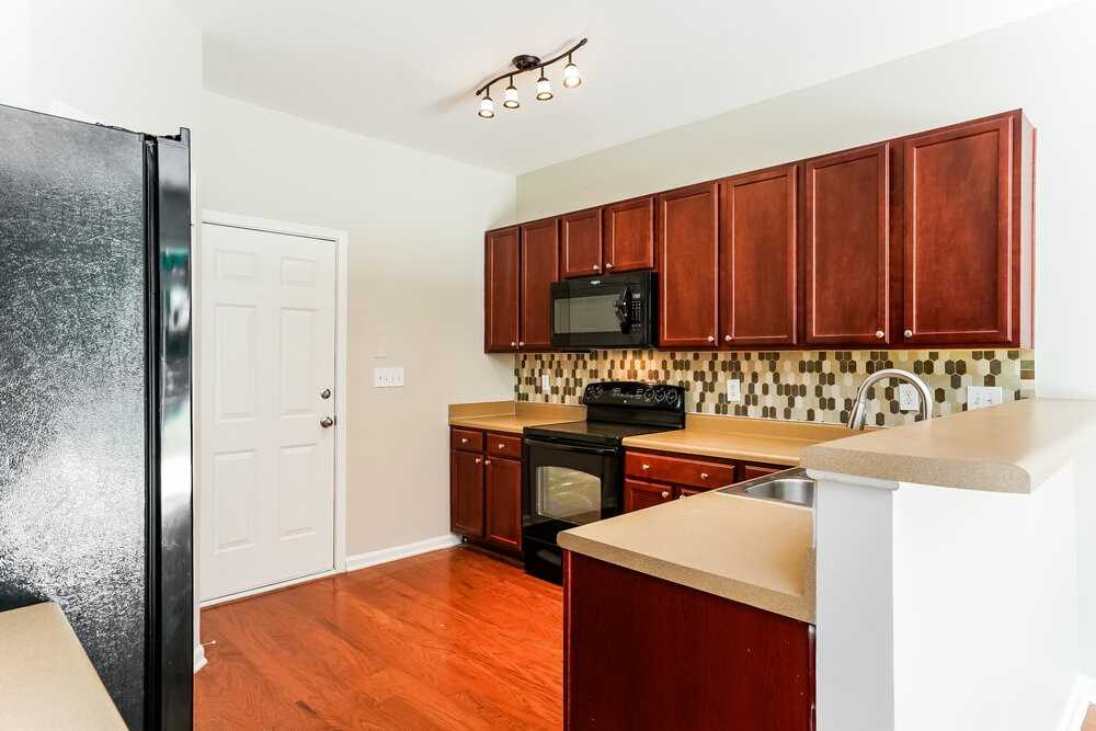 236 Haywood Ln - Photo 6 of 16