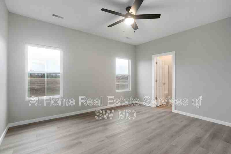 4917 W Minota St - Photo 4 of 13