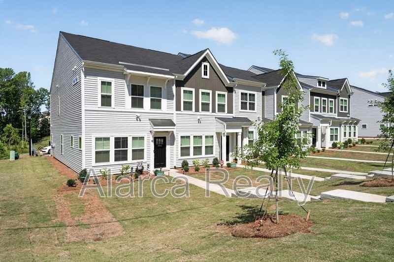 2962 Sloan Dr - Photo 2 of 20