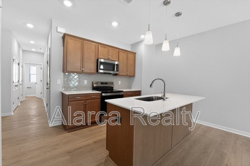 2962 Sloan Dr - Photo 3 of 20