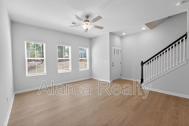 2962 Sloan Dr - Photo 6 of 20