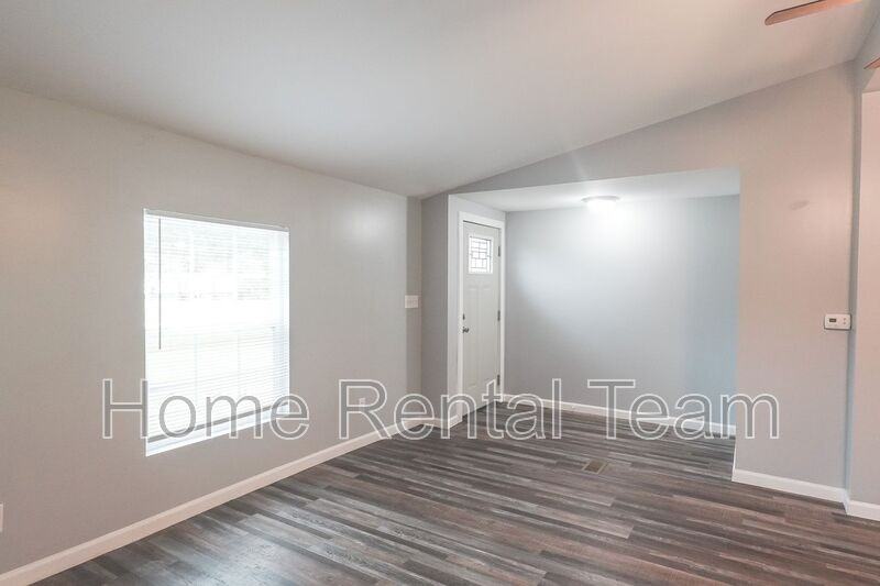 55 Peachtree Dr - Photo 3 of 24