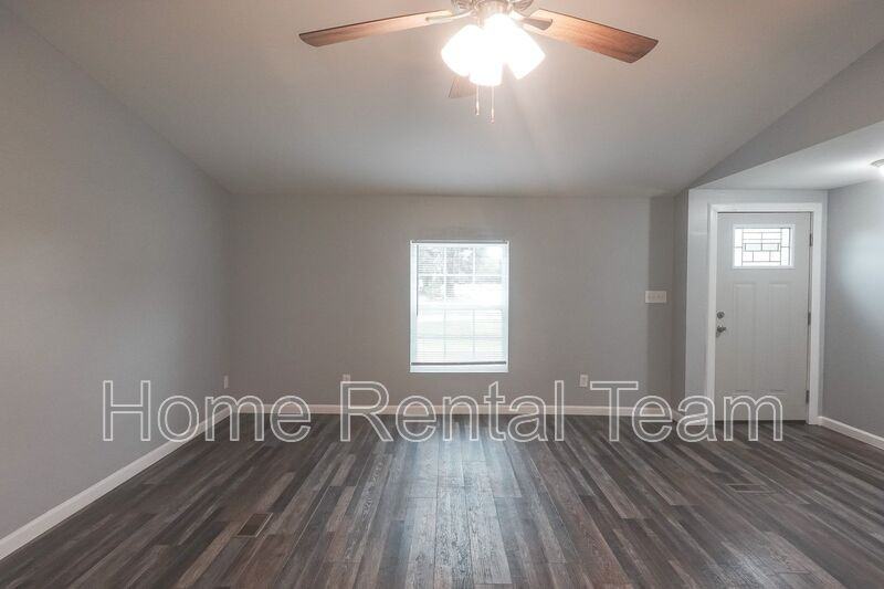 55 Peachtree Dr - Photo 4 of 24