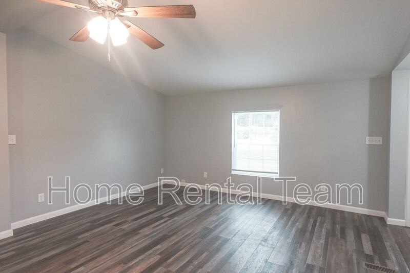 55 Peachtree Dr - Photo 5 of 24