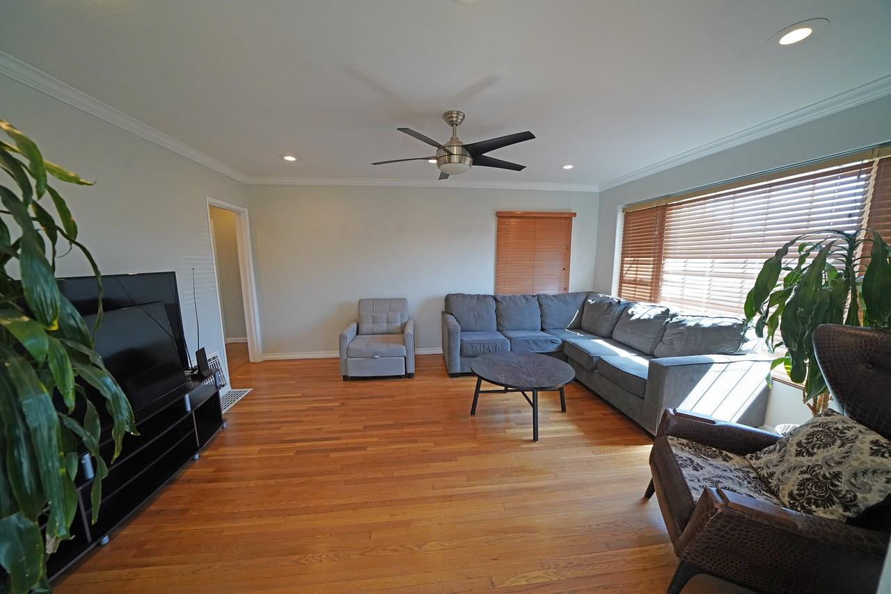13719 S San Pedro St #MAIN - Photo 3 of 30