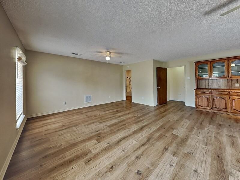 205 Woodpark Ln - Photo 4 of 22