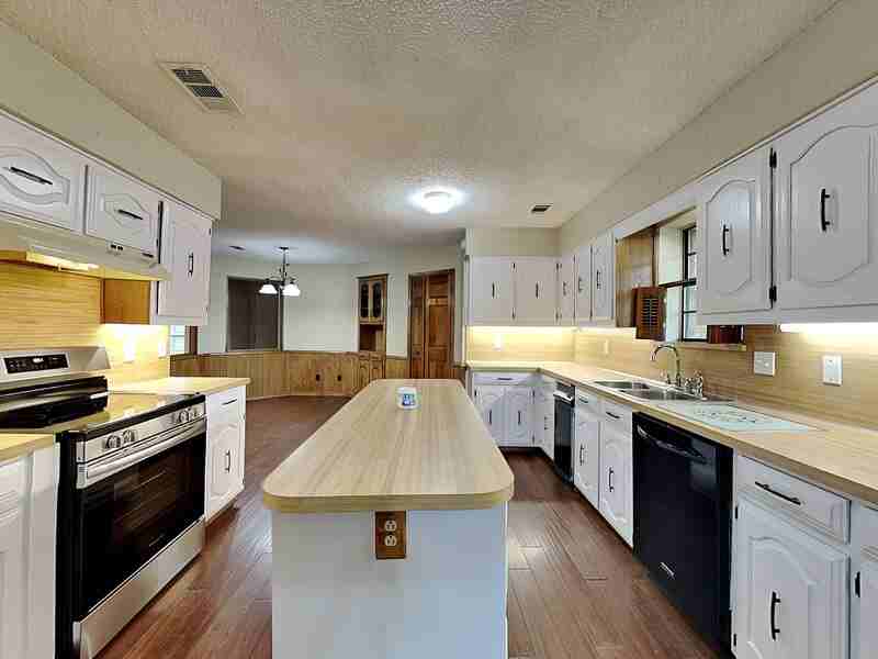 205 Woodpark Ln - Photo 7 of 22