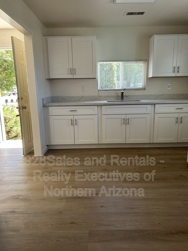 2627 N Rose St #1 - Photo 5 of 16