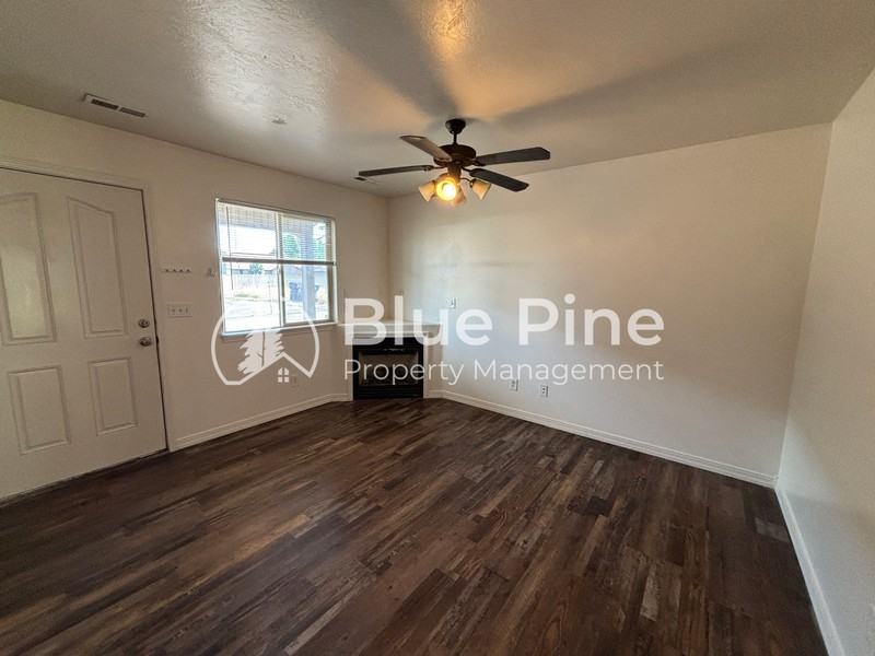 1512 N Stevens Dr #C - Photo 4 of 16