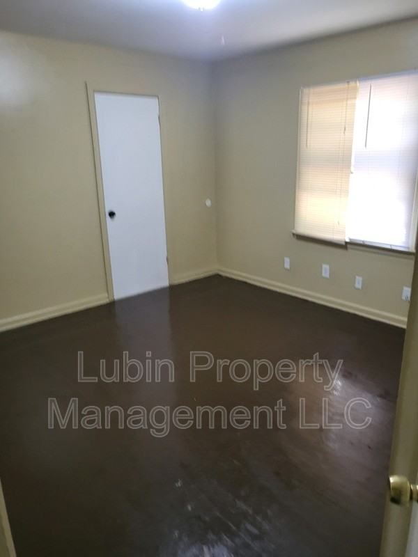 3627 W Sutton Dr - Photo 2 of 3