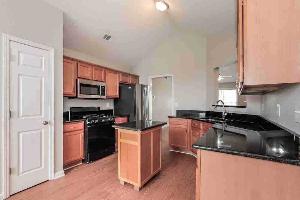 409 Mazley Dr - Photo 7 of 17