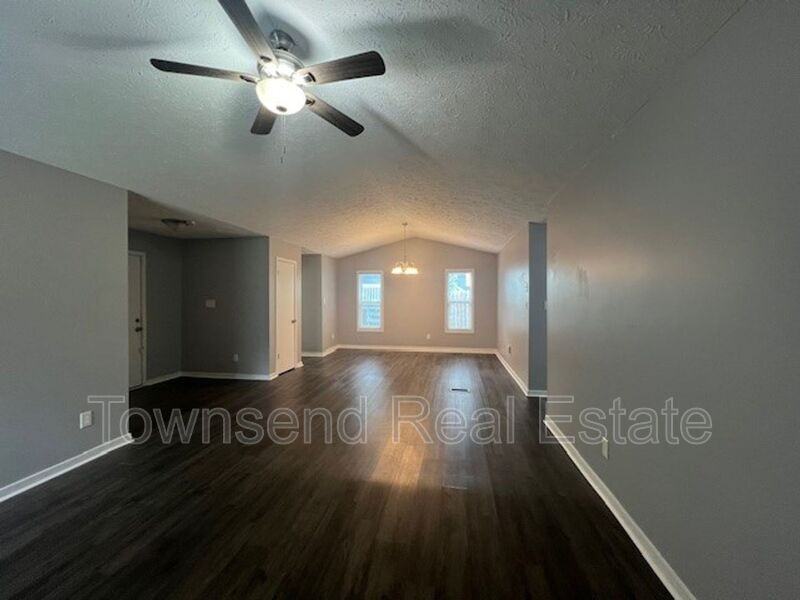 5831 Waters Edge Dr - Photo 2 of 16