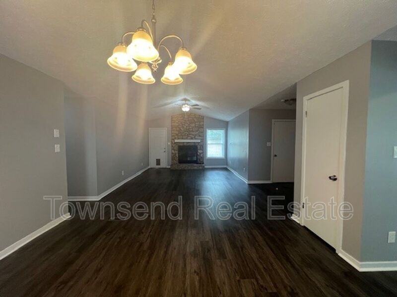 5831 Waters Edge Dr - Photo 3 of 16