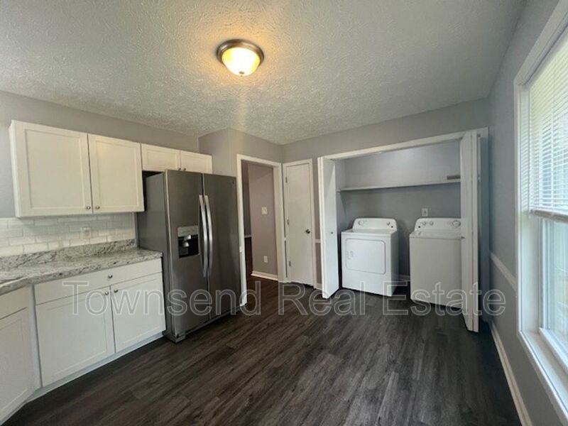5831 Waters Edge Dr - Photo 4 of 16