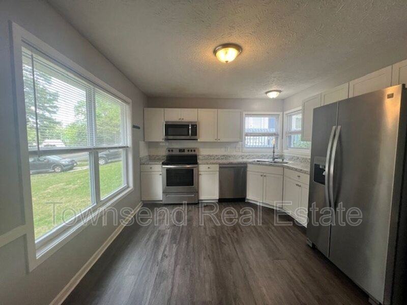 5831 Waters Edge Dr - Photo 5 of 16