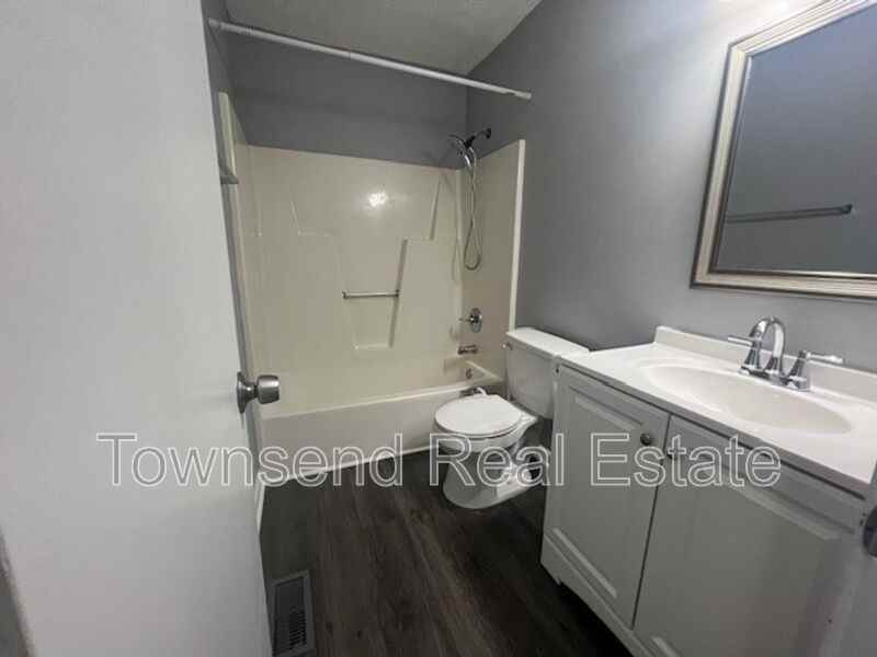 5831 Waters Edge Dr - Photo 6 of 16