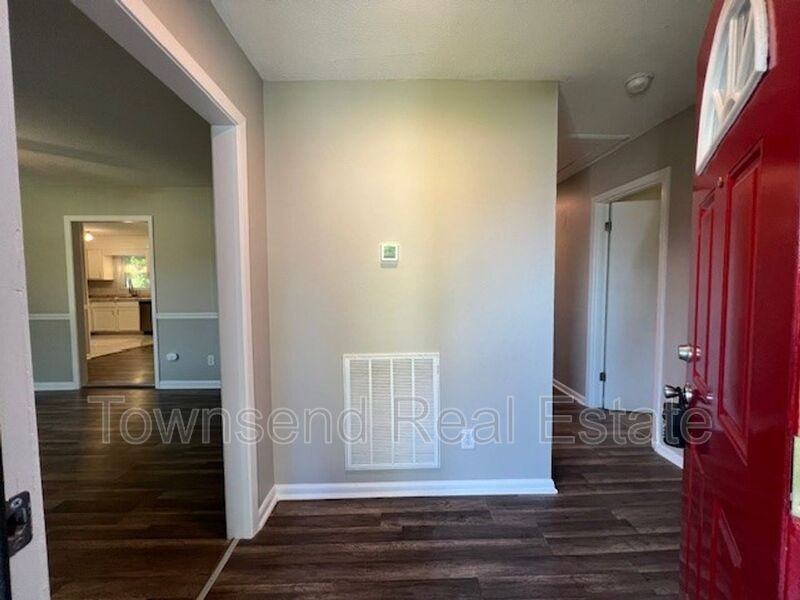 1017 Xavier Ct - Photo 2 of 14
