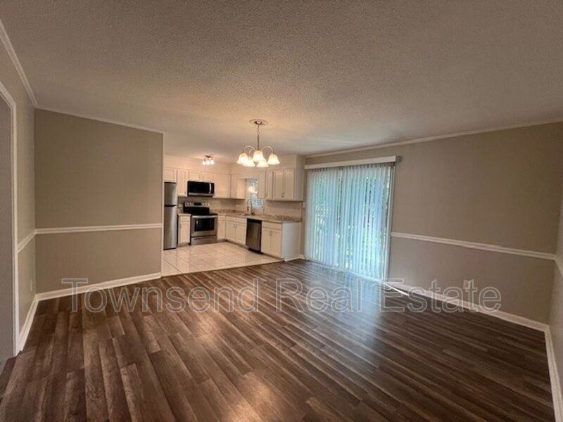 1017 Xavier Ct - Photo 5 of 14