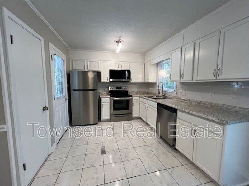 1017 Xavier Ct - Photo 6 of 14