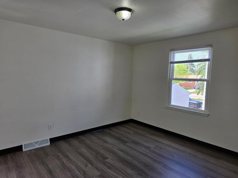 1095 Gillingham Rd - Photo 5 of 8