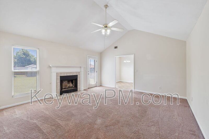3325 Hamden St - Photo 6 of 23