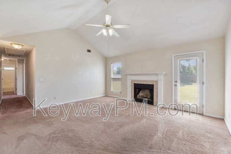 3325 Hamden St - Photo 7 of 23
