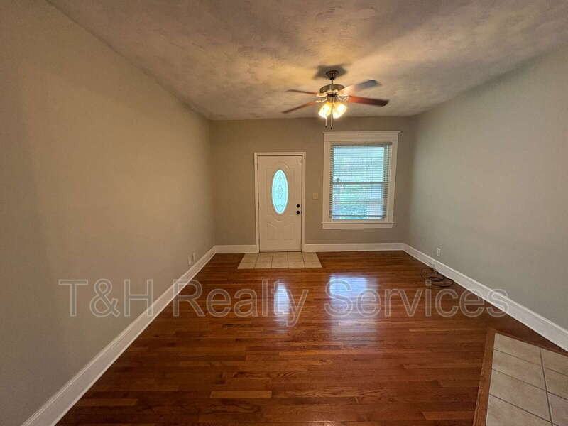 1529 Sturm Ave - Photo 3 of 24