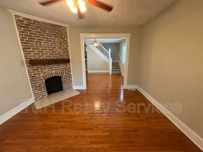 1529 Sturm Ave - Photo 4 of 24