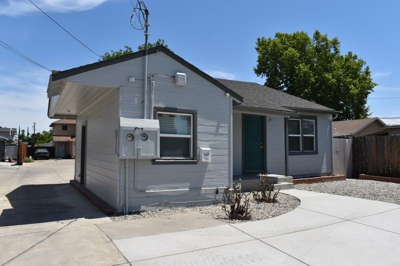 1720 Bessie Ave - Photo 2 of 25