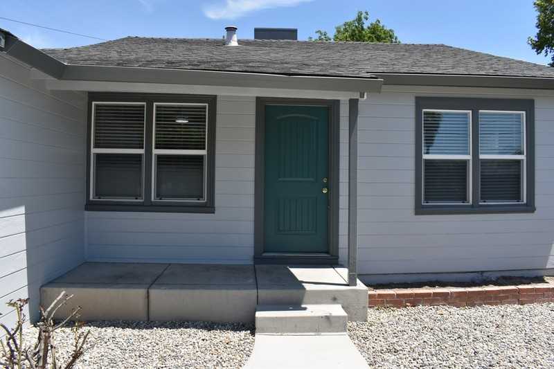1720 Bessie Ave - Photo 5 of 25