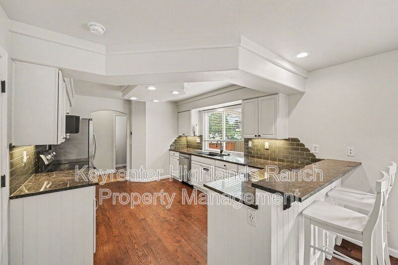 9570 Townsville Cir - Photo 4 of 23