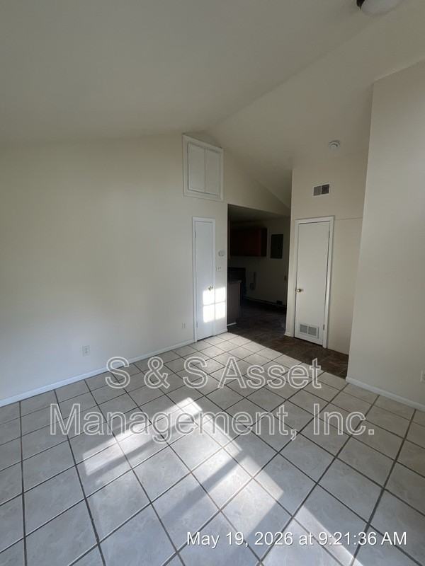 324 S Magnolia Ave - Photo 3 of 8