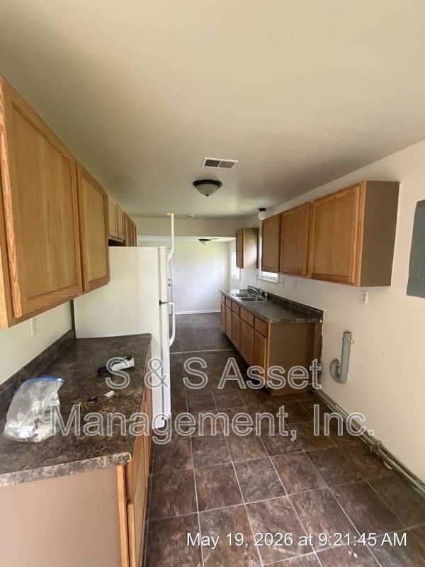 324 S Magnolia Ave - Photo 4 of 8