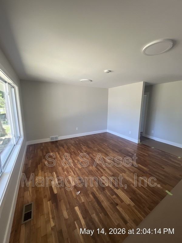 4106 Stillwell Ave - Photo 2 of 37