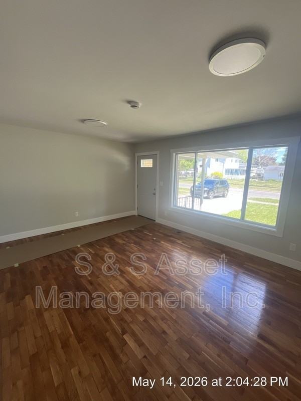 4106 Stillwell Ave - Photo 4 of 37