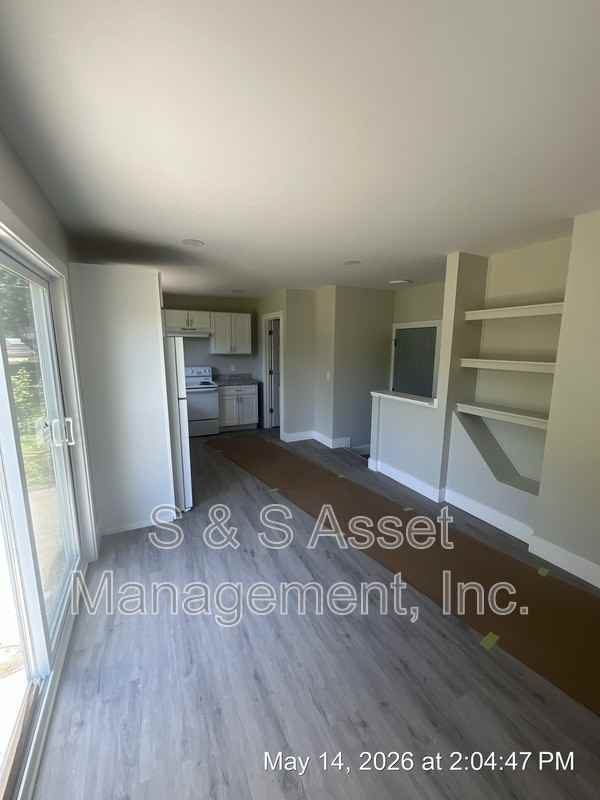 4106 Stillwell Ave - Photo 7 of 37