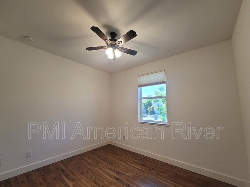 4542 Streambed Dr - Photo 5 of 20