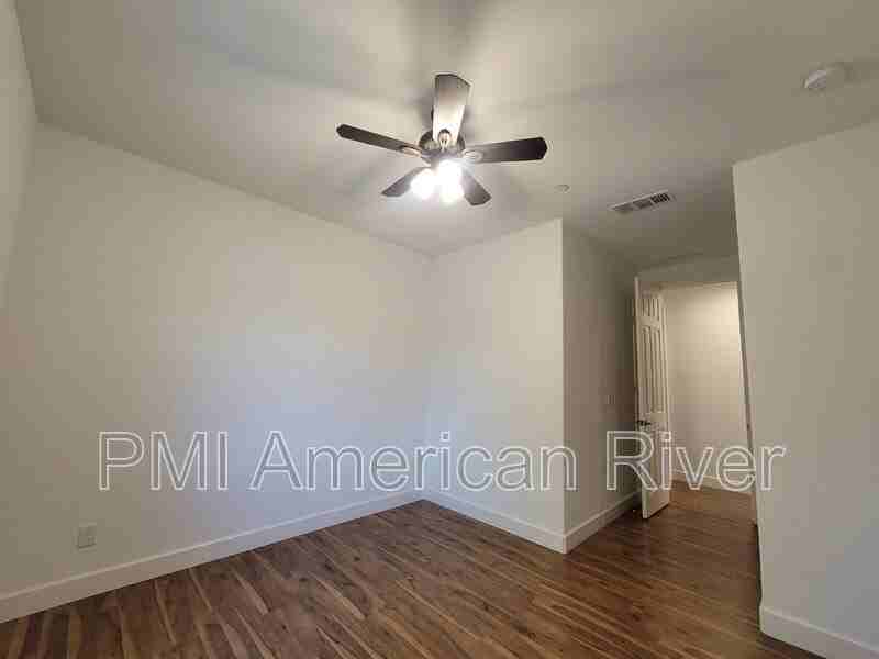 4542 Streambed Dr - Photo 6 of 20