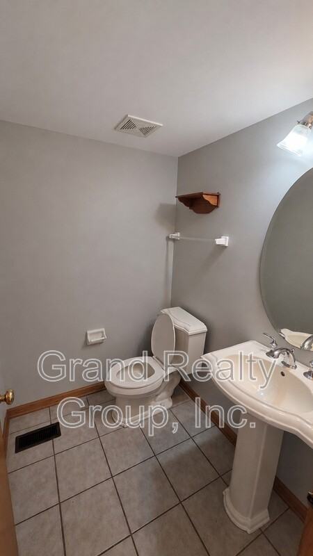 12700 W Wakefield Dr - Photo 5 of 15