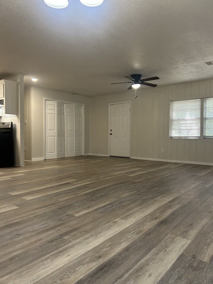 289 Red Cedar Rd #1 - Photo 4 of 10