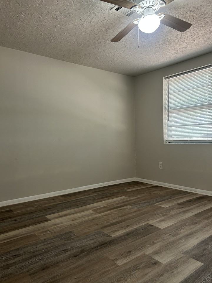 289 Red Cedar Rd #1 - Photo 5 of 10