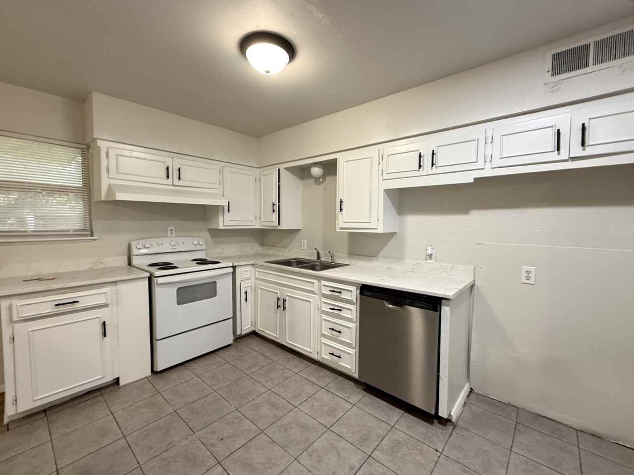 525 Cottonwood St #1 - Photo 4 of 23