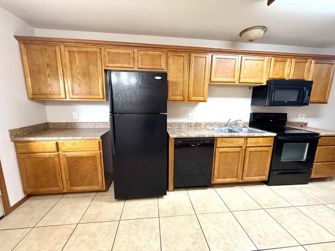 2202 Lakeview Dr #1 - Photo 2 of 25