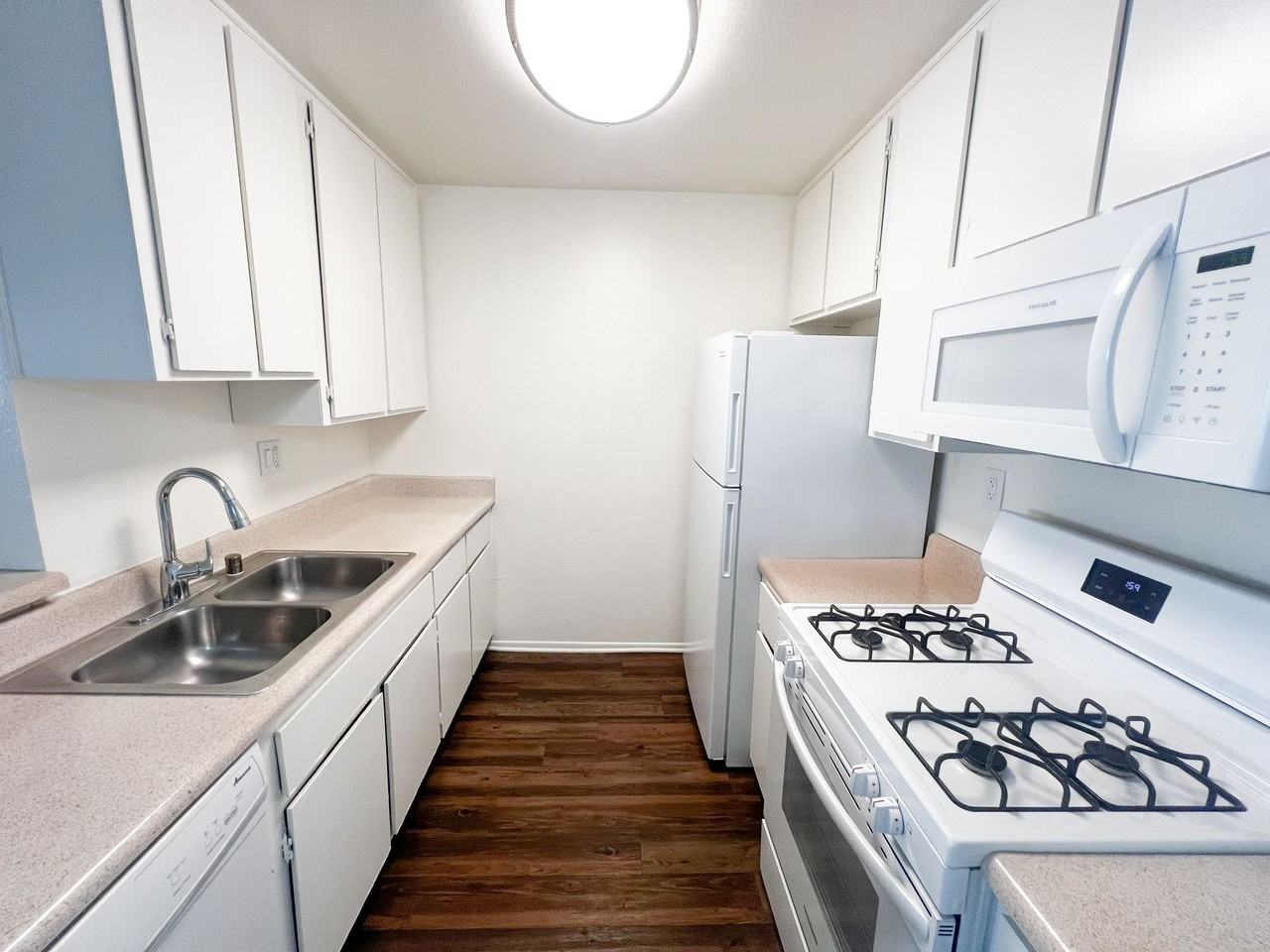 11018 Moorpark Apartments - Photo 5 of 50