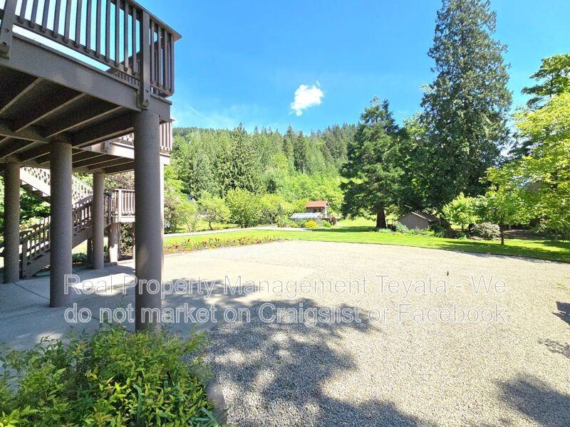 5560 Hillard Rd - Photo 6 of 24