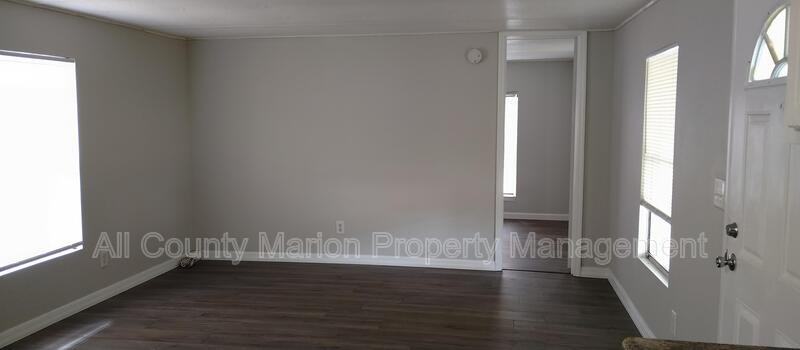 1011 Nw 42nd Ln - Photo 2 of 9
