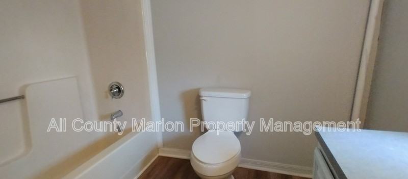 1011 Nw 42nd Ln - Photo 5 of 9