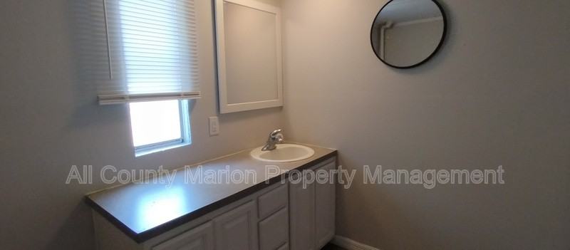 1011 Nw 42nd Ln - Photo 6 of 9