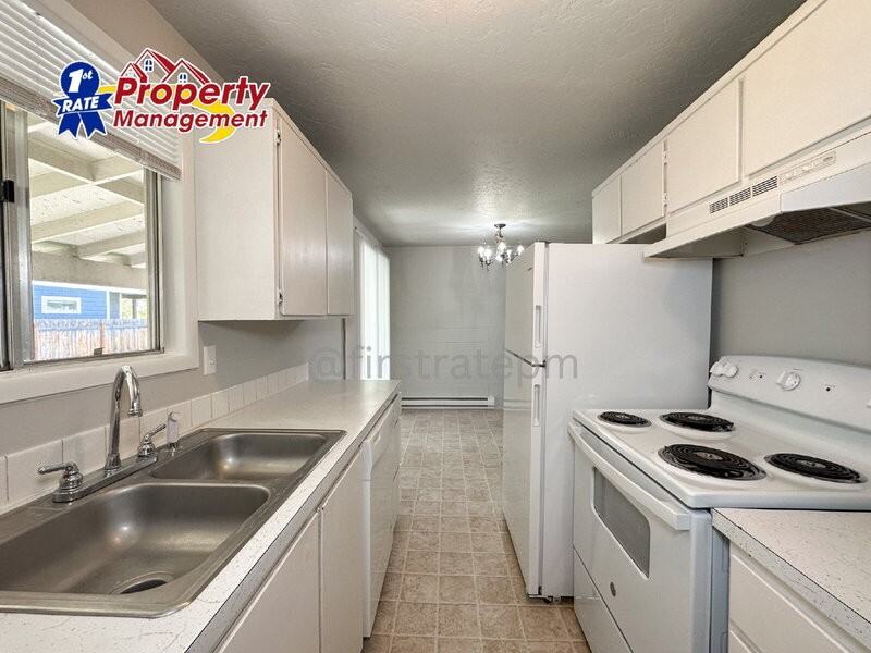 3037 W Jordan St - Photo 5 of 16