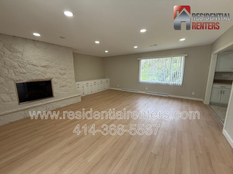 205 N 165th St - Photo 2 of 26
